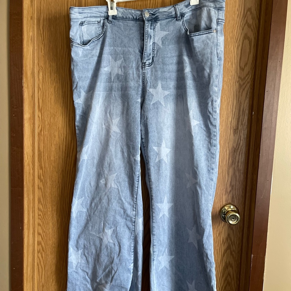 Venus Size 20Short inseam 27 Women's Light Blue Star Pattern Jeans